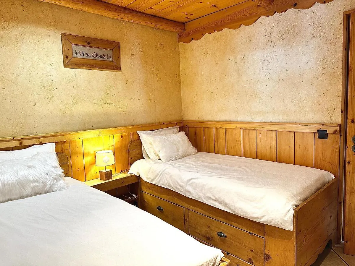 Chalet Les Cocales Residence Sejour Et Nuitees B&B - Appartement Pin Sylvestre Bessans 0*,  France