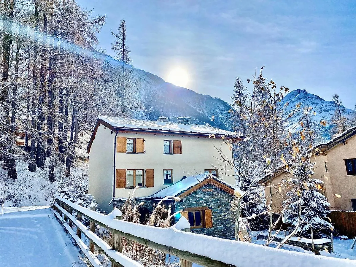 Chalet Les Cocales Residence Sejour Et Nuitees B&B - Appartement Pin Sylvestre Bessans 0*,  France